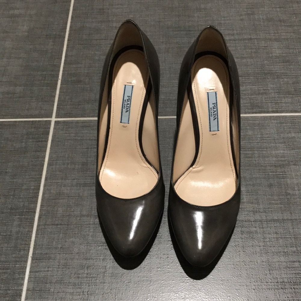 Prada pump 38 grey
